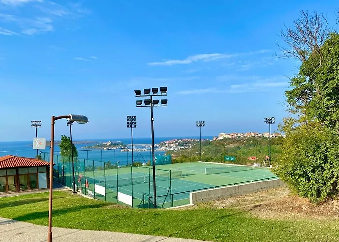 Summer Breeze Park Apartment, Santa Marina Village, Апартамент