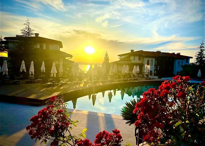 Апартамент Summer Breeze Park Apartment, Santa Marina Village, *