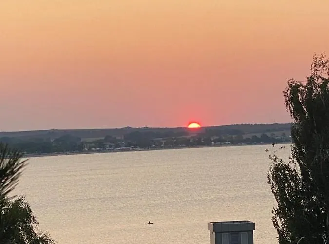 Апартамент Summer Breeze Park Apartment, Santa Marina Village, Созопол