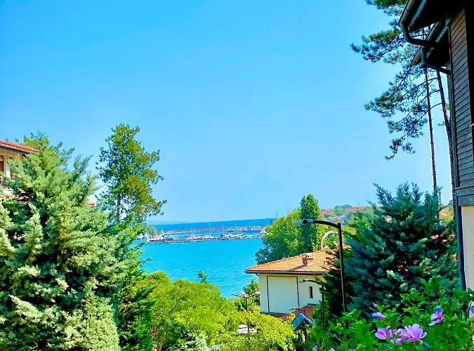 Summer Breeze Park Apartment, Santa Marina Village, Апартамент