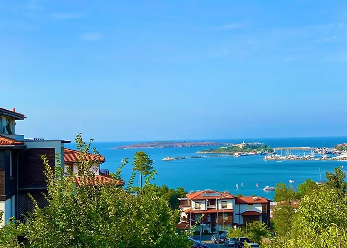 Summer Breeze Park Apartment, Santa Marina Village, Апартамент