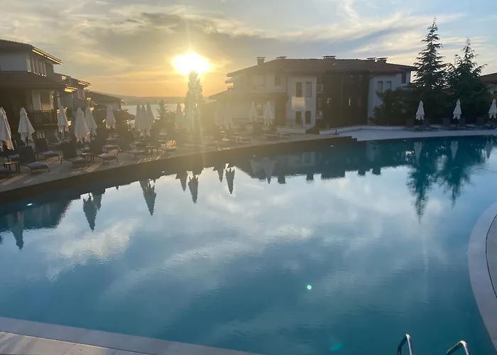 Апартамент Summer Breeze Park Apartment, Santa Marina Village,