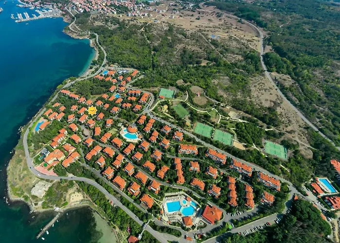 Апартамент Summer Breeze Park Apartment, Santa Marina Village, Созопол